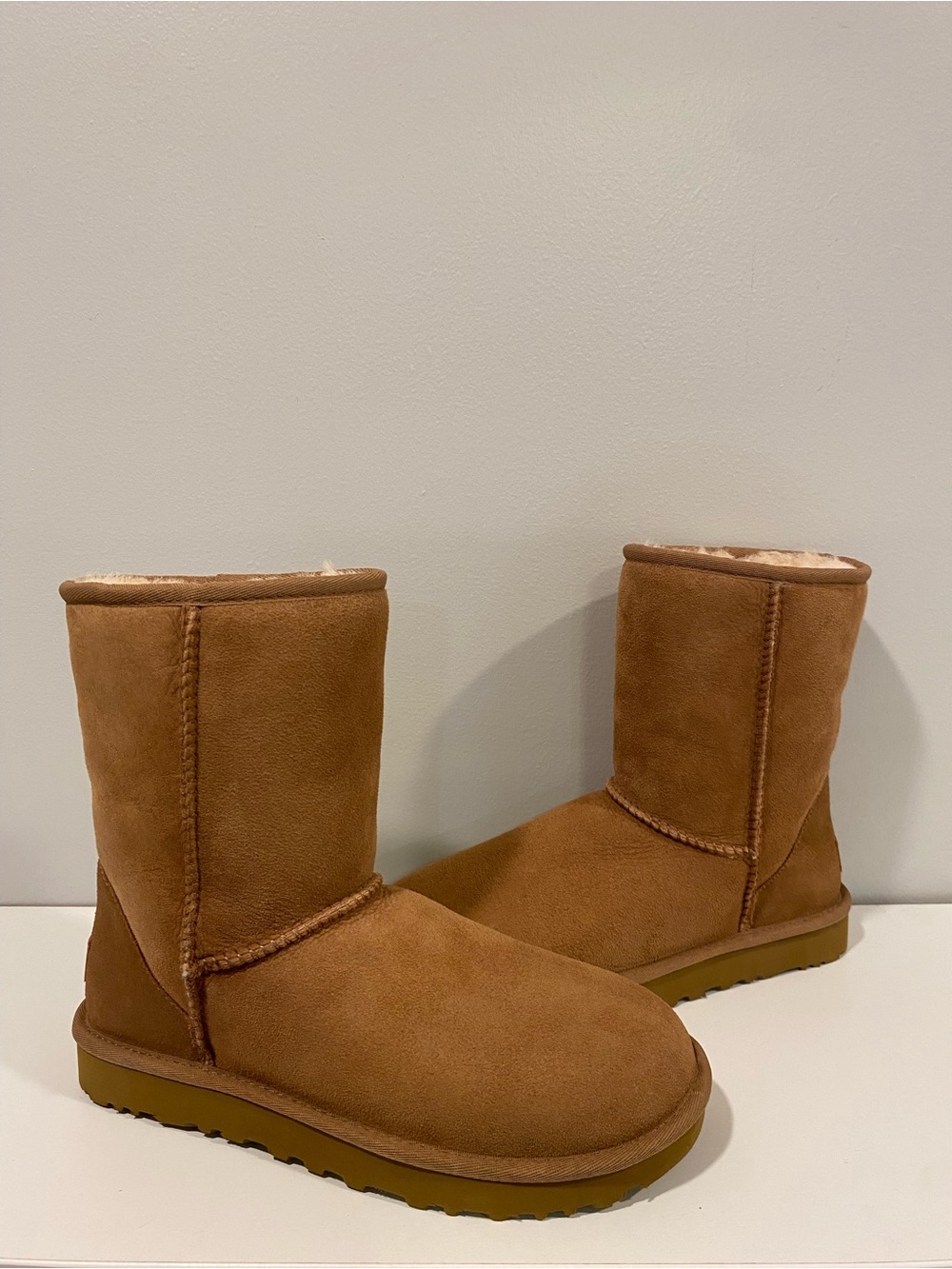 UGG Classic Short II Chestnut Boots – Women’s Size 8